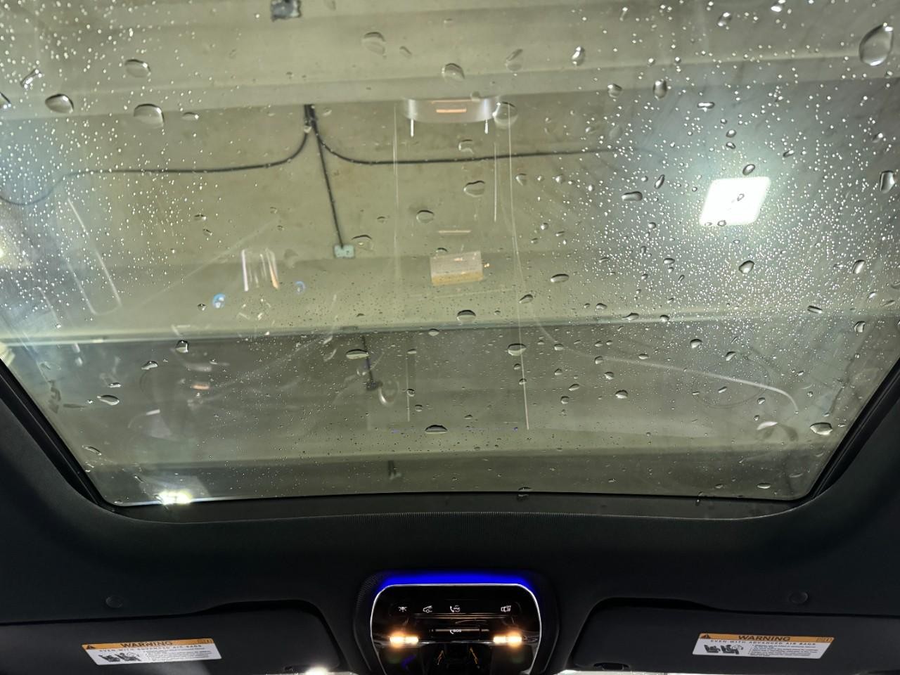 Mercedes-Benz GLC Vehicle Full-screen Gallery Image 11