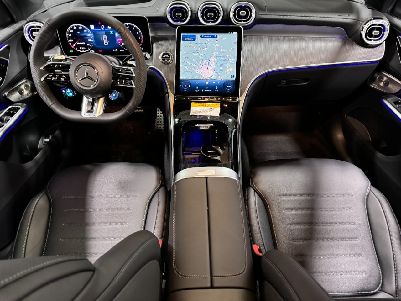 Mercedes-Benz GLC Vehicle Full-screen Gallery Image 12