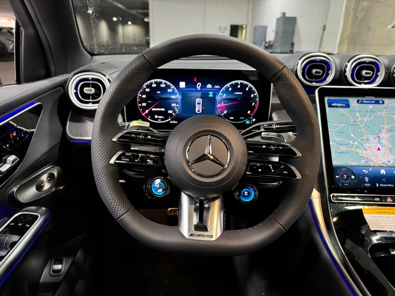 Mercedes-Benz GLC Vehicle Full-screen Gallery Image 13