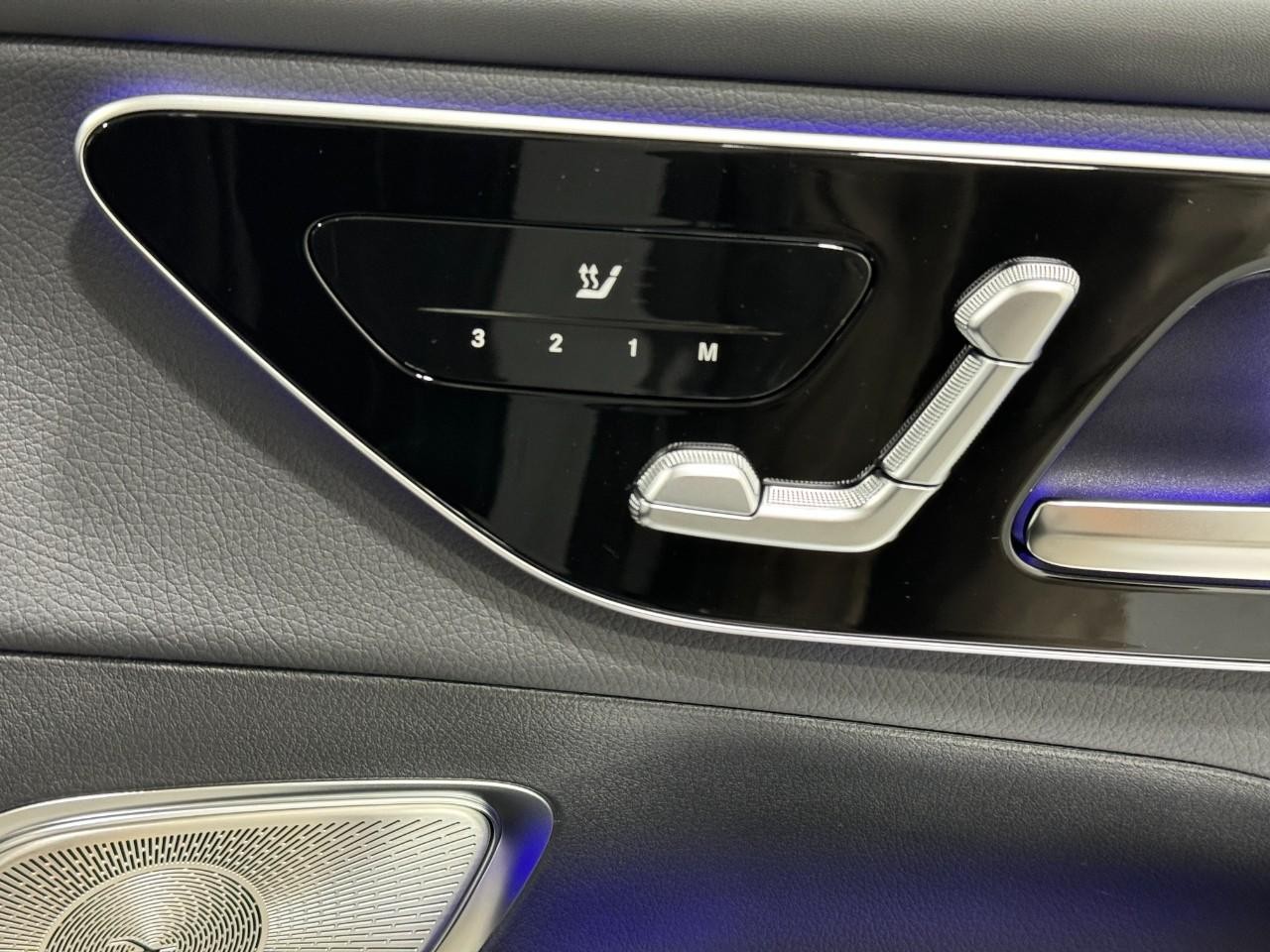 Mercedes-Benz GLC Vehicle Full-screen Gallery Image 19