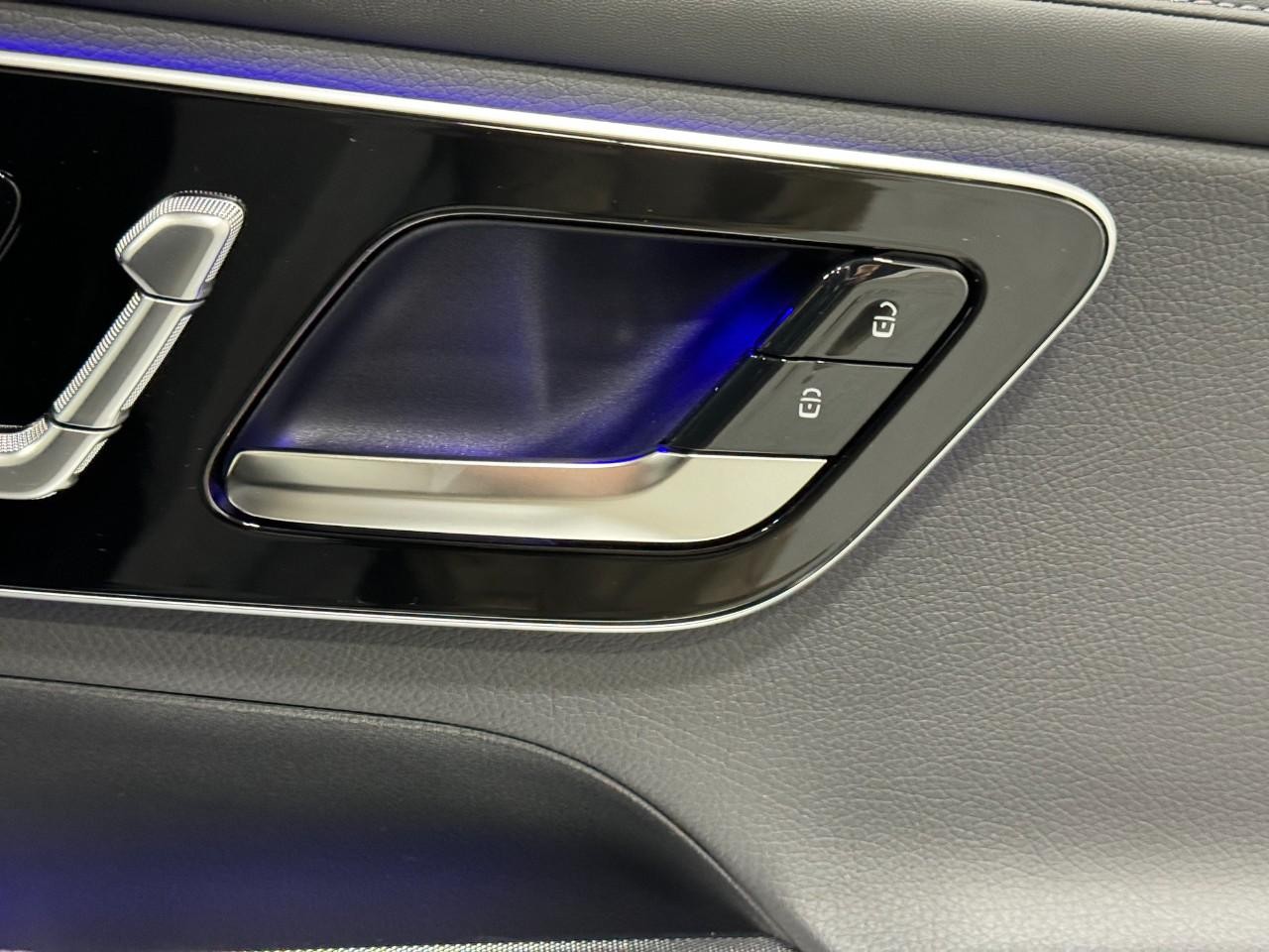 Mercedes-Benz GLC Vehicle Full-screen Gallery Image 20