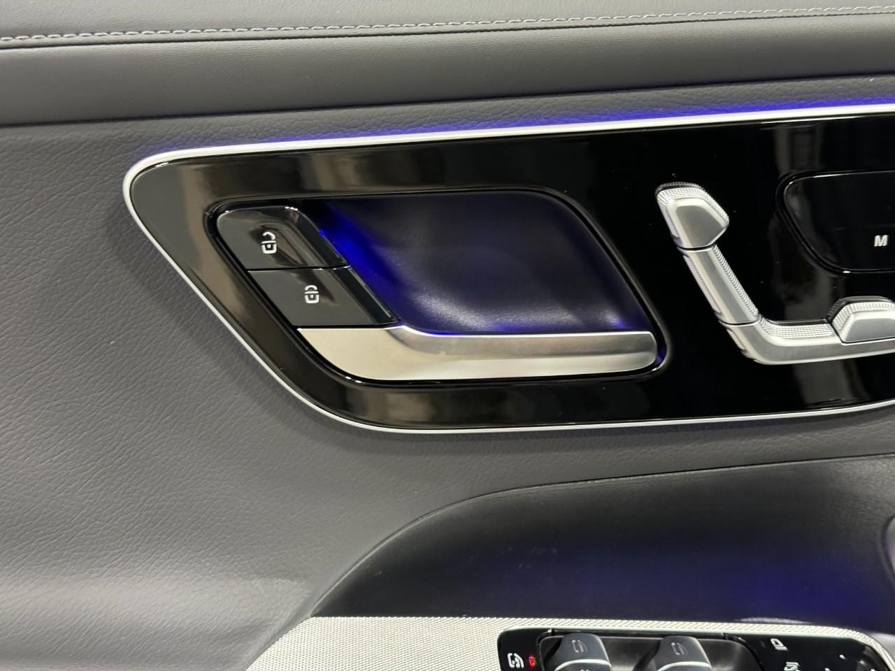 Mercedes-Benz GLC Vehicle Full-screen Gallery Image 23