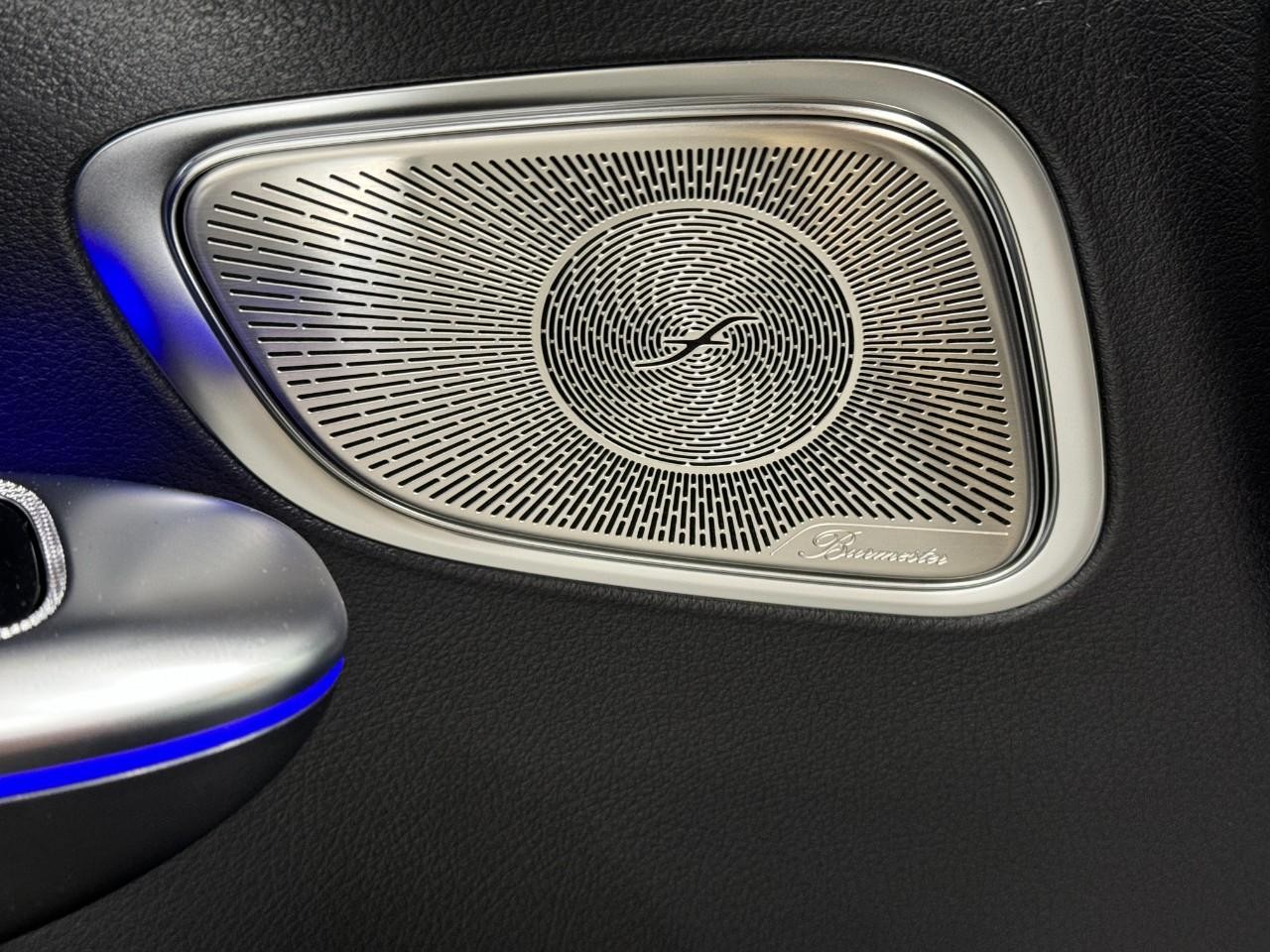 Mercedes-Benz GLC Vehicle Full-screen Gallery Image 25