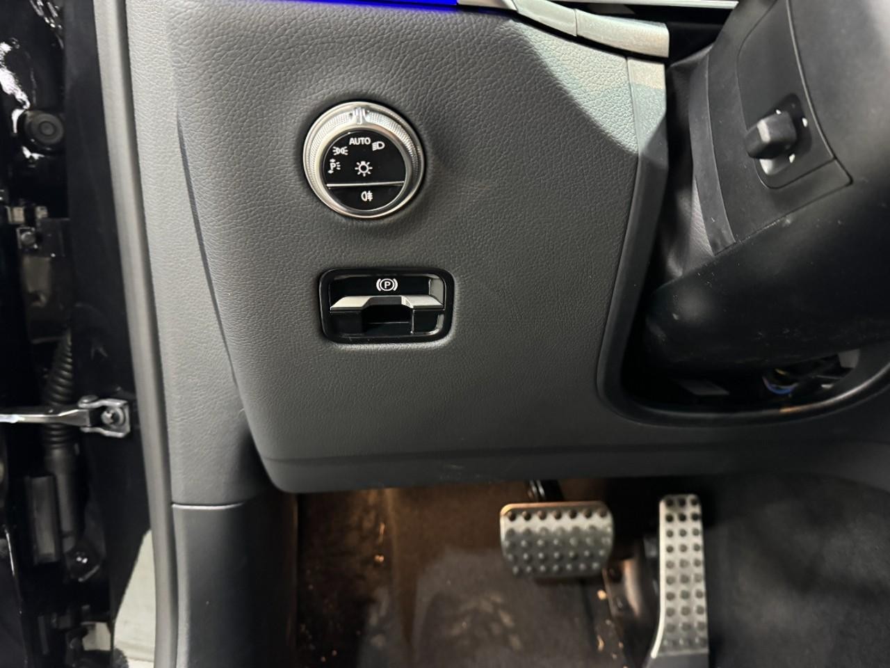 Mercedes-Benz GLC Vehicle Full-screen Gallery Image 30