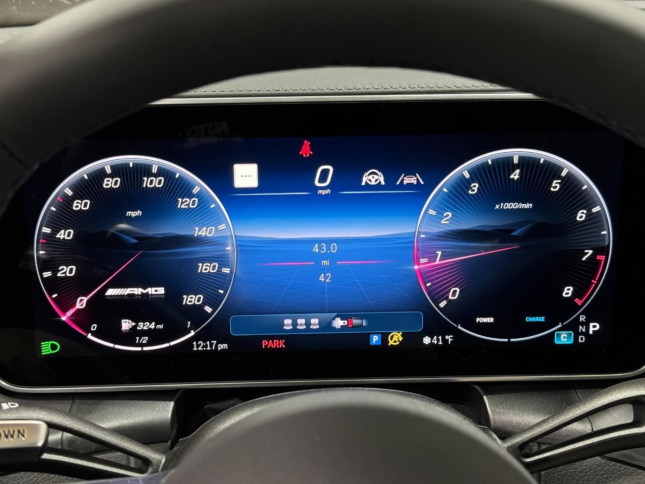 Mercedes-Benz GLC Vehicle Full-screen Gallery Image 33