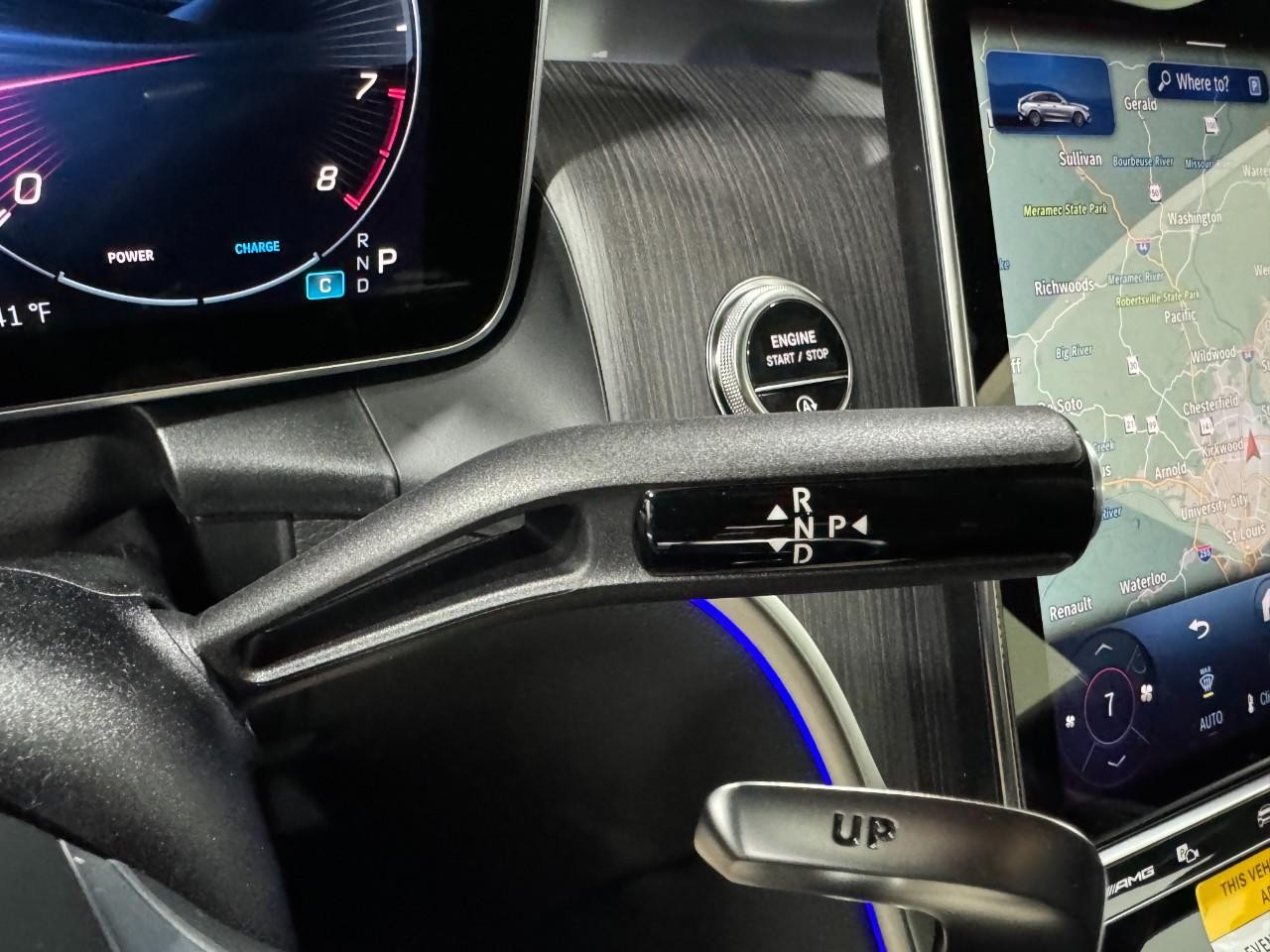 Mercedes-Benz GLC Vehicle Full-screen Gallery Image 34