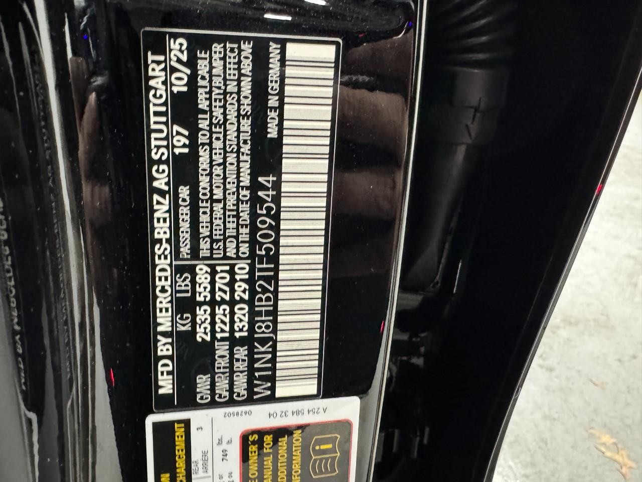 Mercedes-Benz GLC Vehicle Full-screen Gallery Image 36