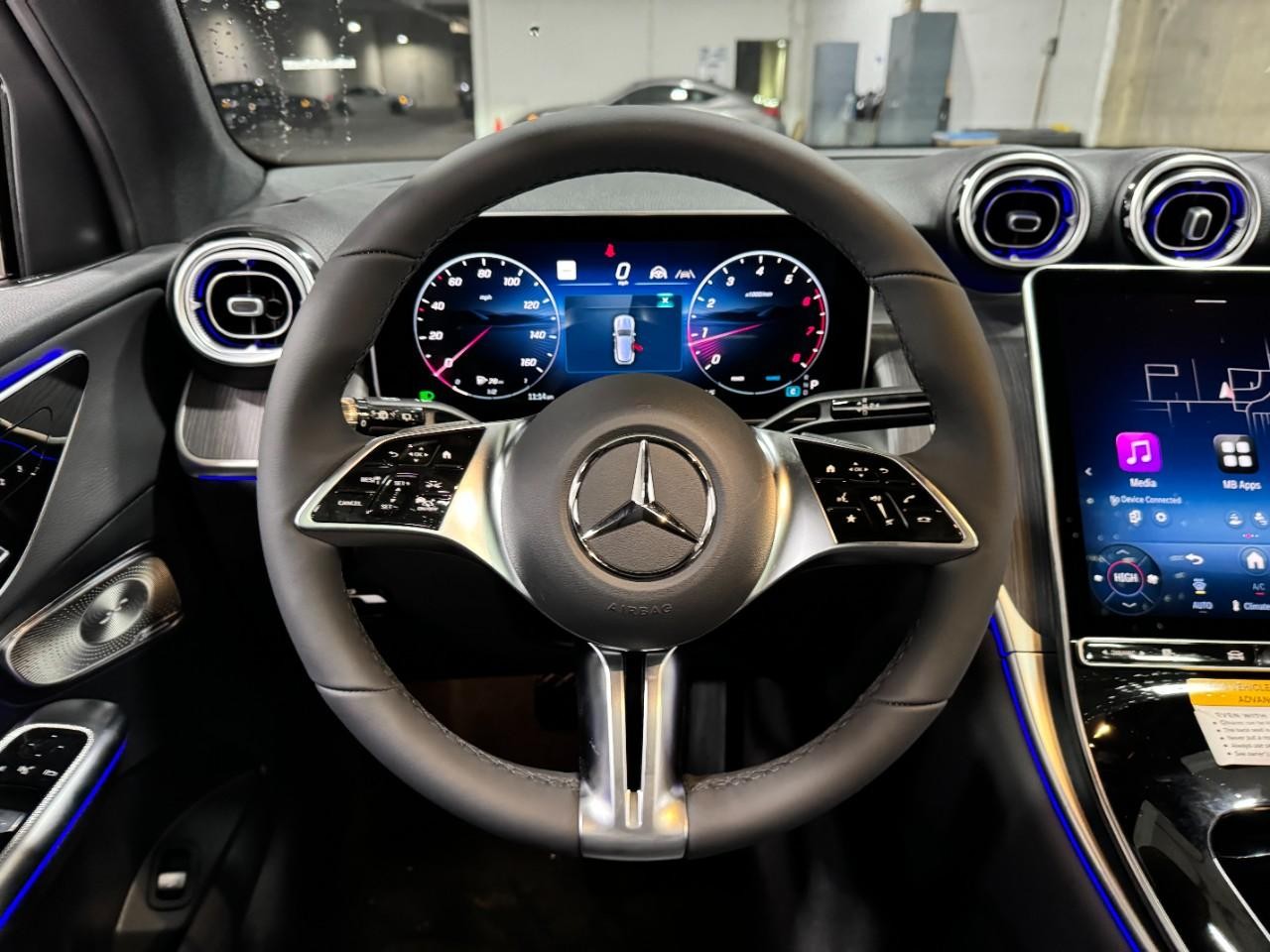 Mercedes-Benz GLC Vehicle Full-screen Gallery Image 13