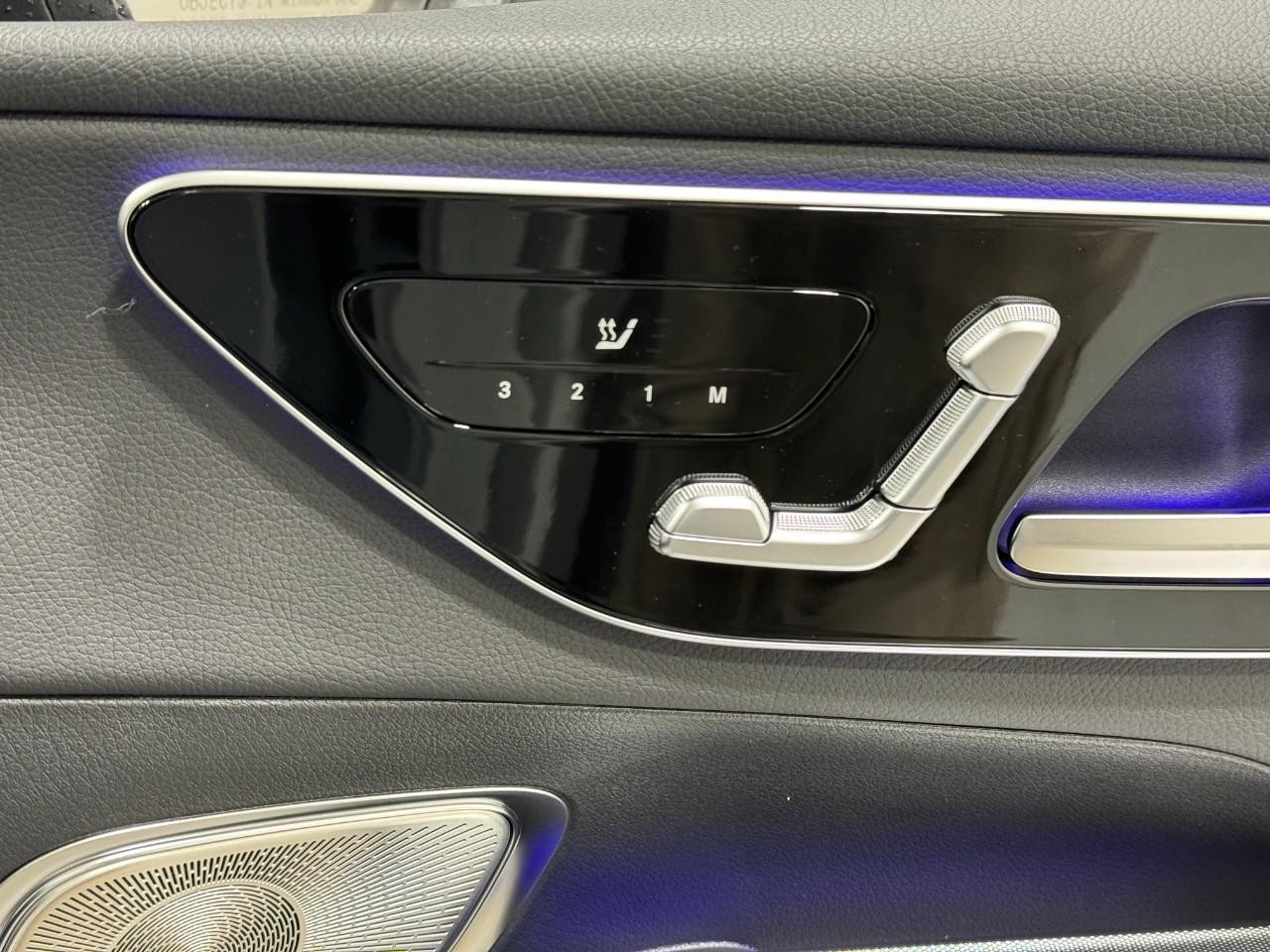 Mercedes-Benz GLC Vehicle Full-screen Gallery Image 19