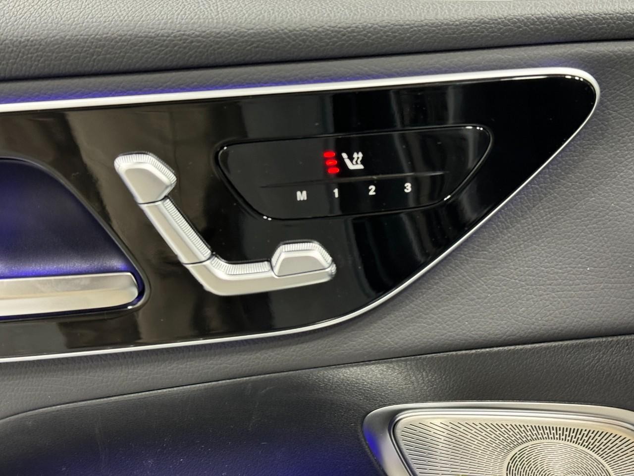 Mercedes-Benz GLC Vehicle Full-screen Gallery Image 22