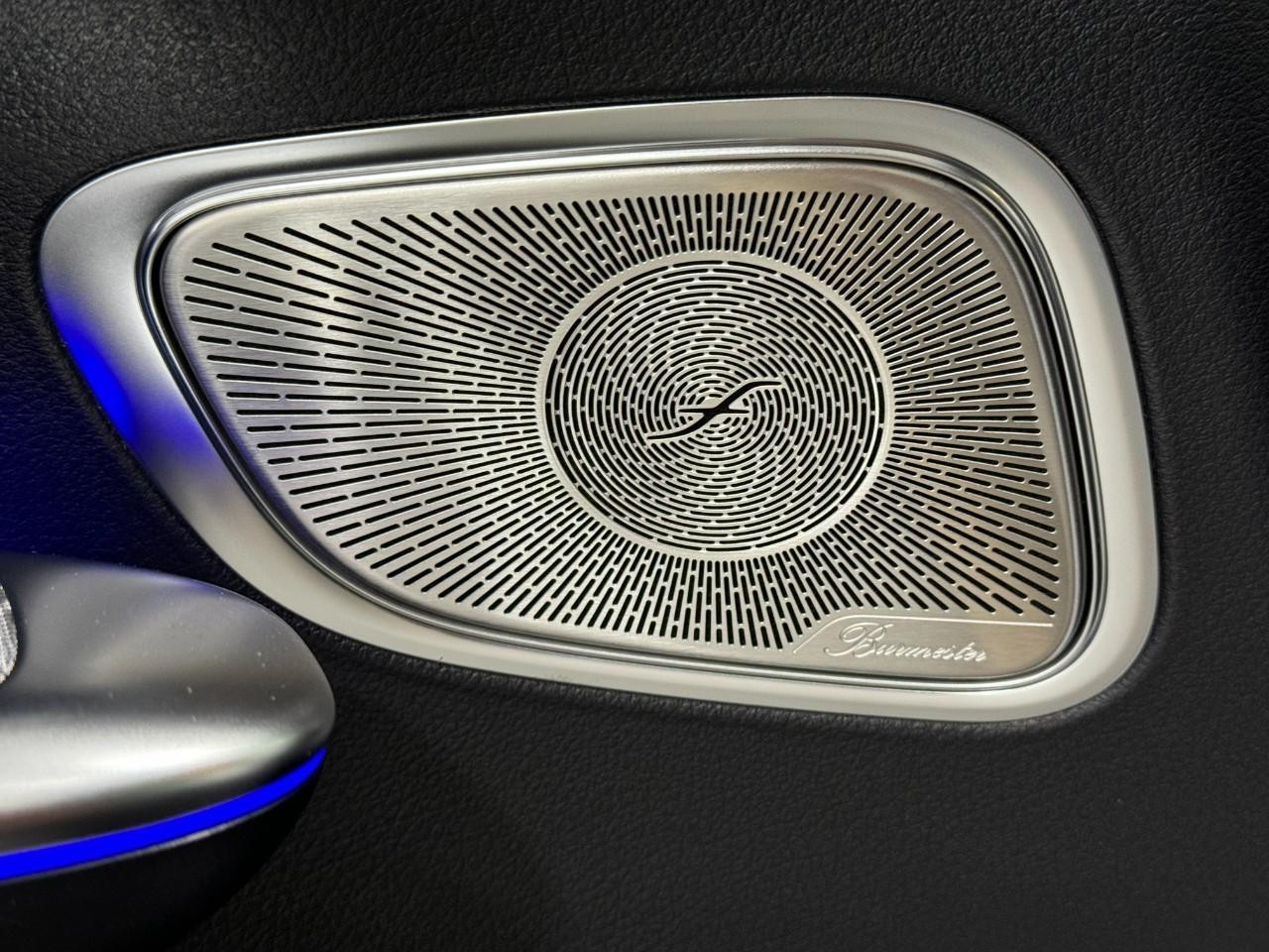 Mercedes-Benz GLC Vehicle Full-screen Gallery Image 25