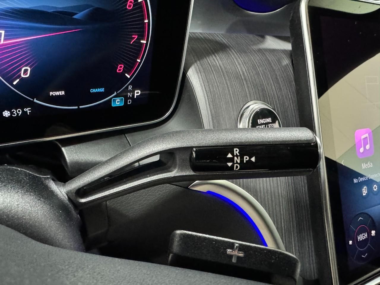 Mercedes-Benz GLC Vehicle Full-screen Gallery Image 34