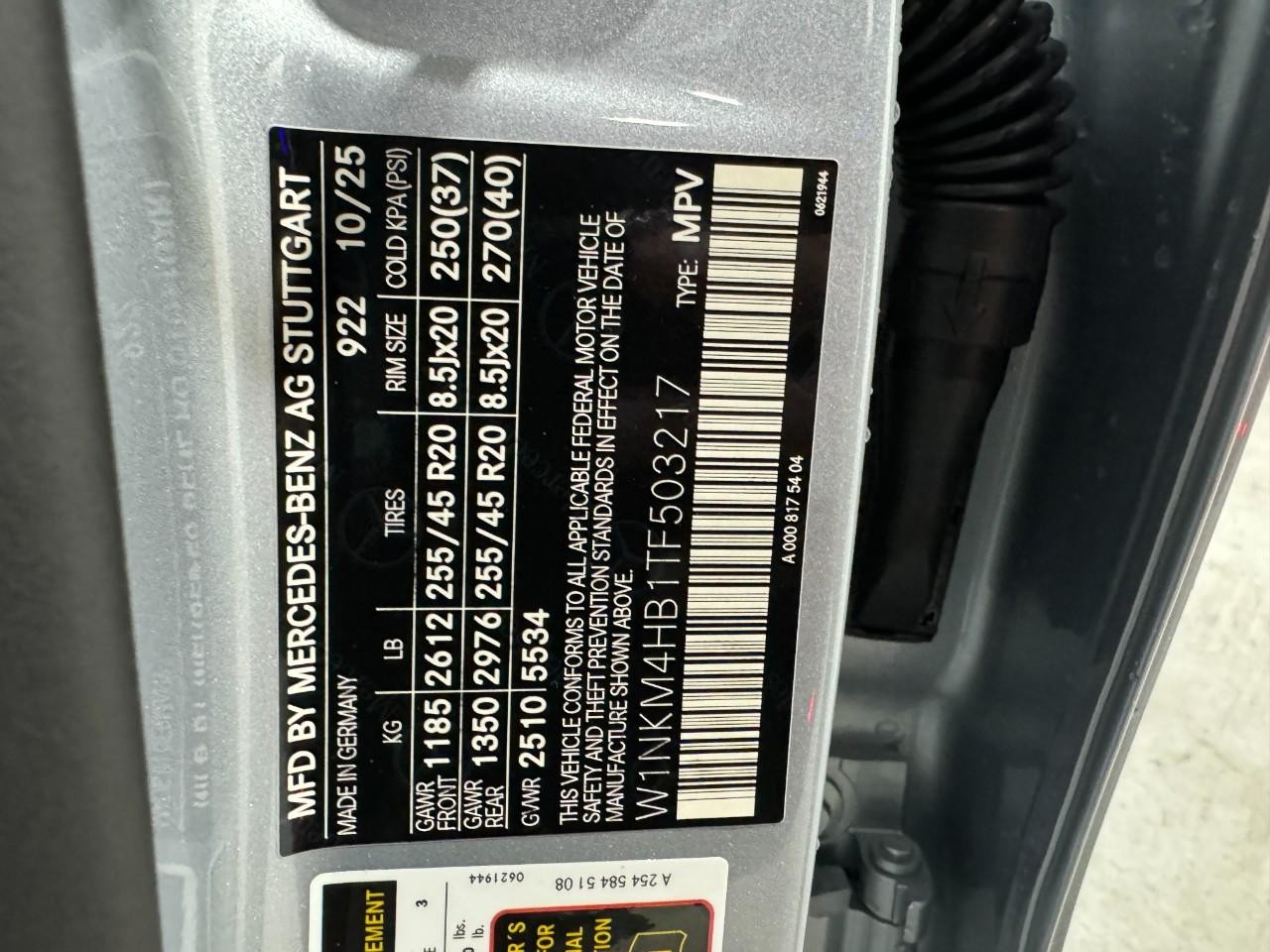 Mercedes-Benz GLC Vehicle Full-screen Gallery Image 36