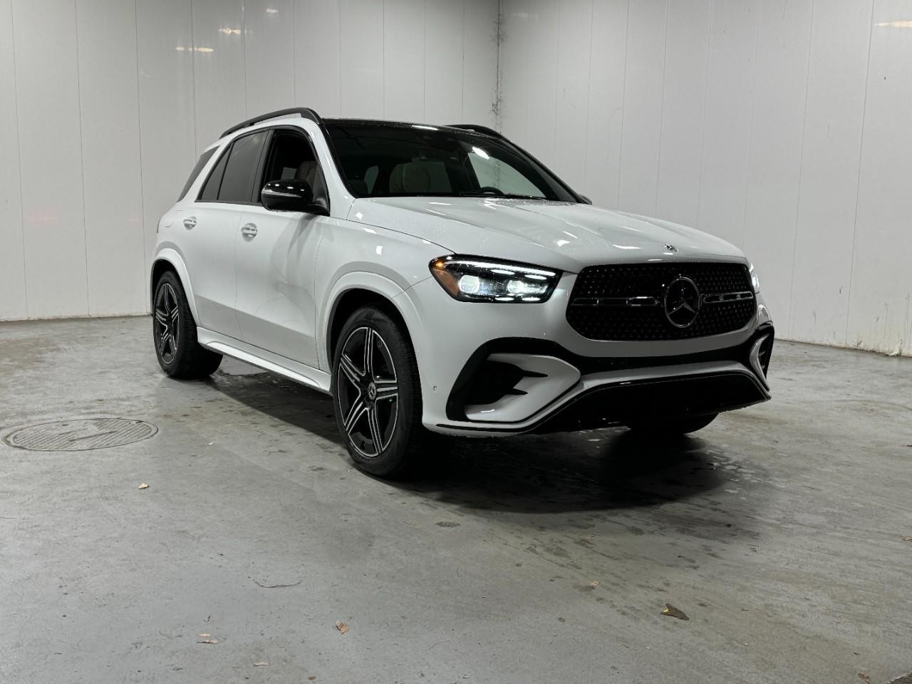 Mercedes-Benz GLE Vehicle Full-screen Gallery Image 6