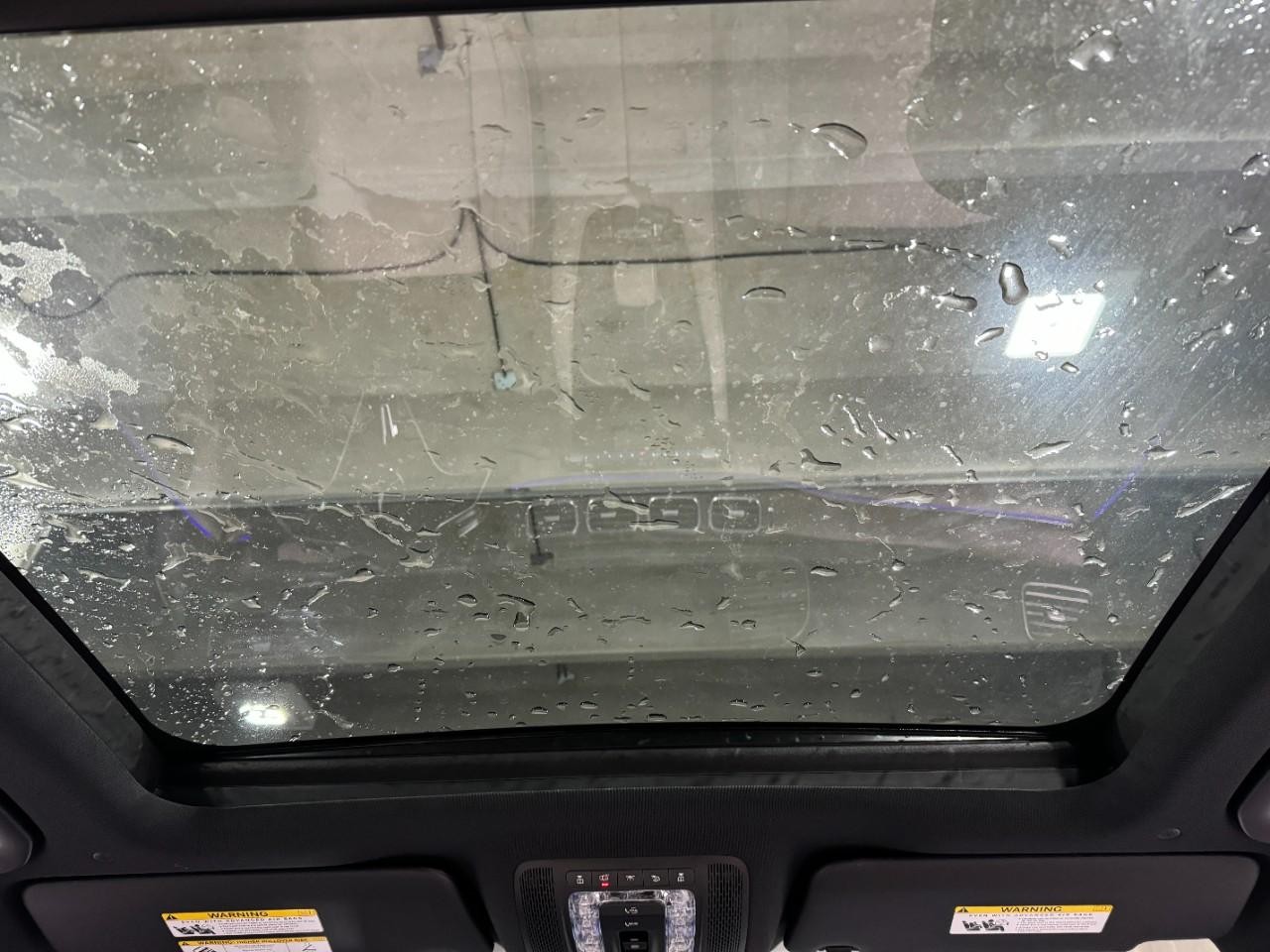 Mercedes-Benz GLE Vehicle Full-screen Gallery Image 11