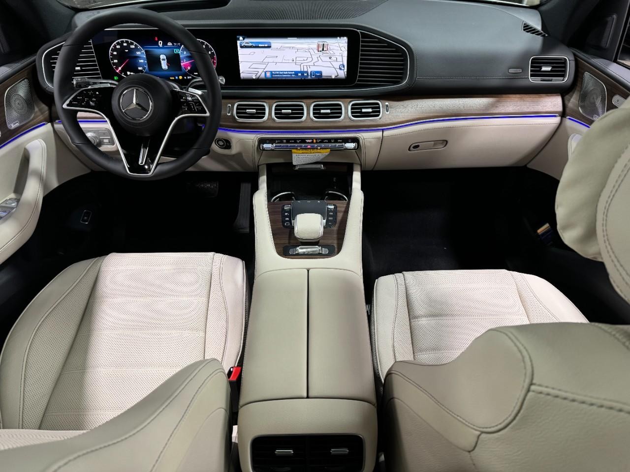 Mercedes-Benz GLE Vehicle Full-screen Gallery Image 12