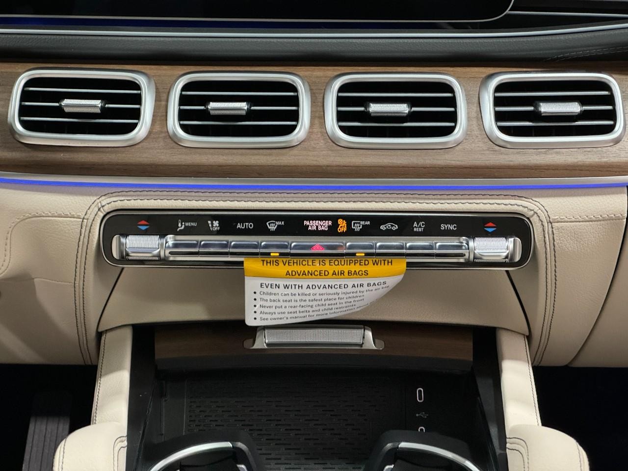 Mercedes-Benz GLE Vehicle Full-screen Gallery Image 15