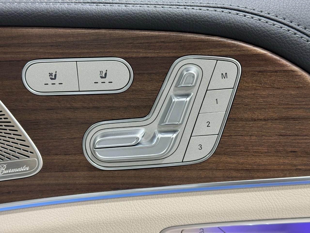 Mercedes-Benz GLE Vehicle Full-screen Gallery Image 20