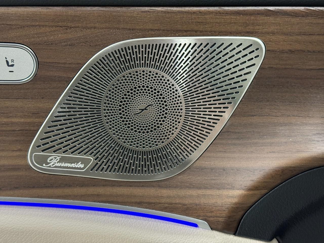 Mercedes-Benz GLE Vehicle Full-screen Gallery Image 23