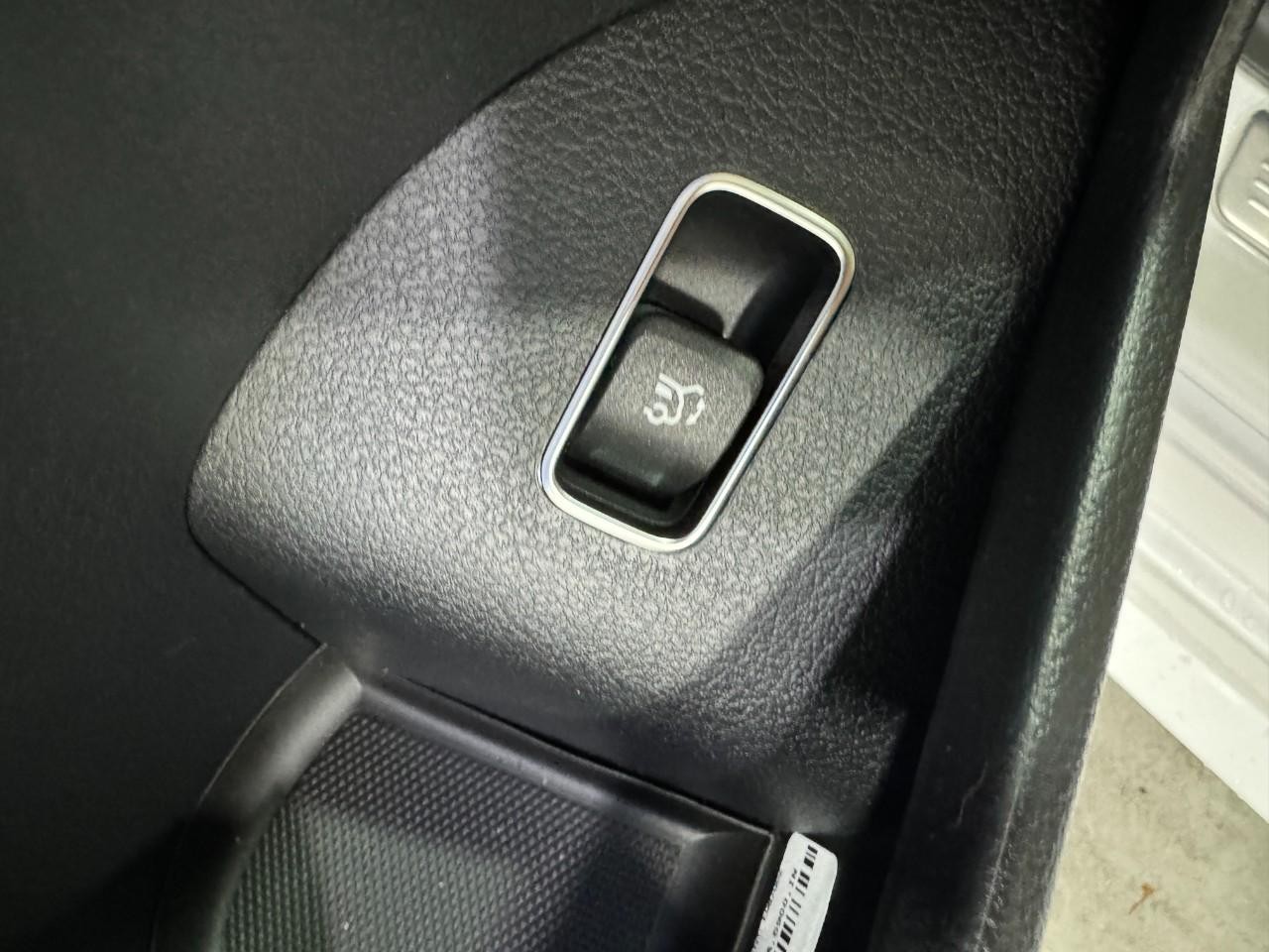 Mercedes-Benz GLE Vehicle Full-screen Gallery Image 27