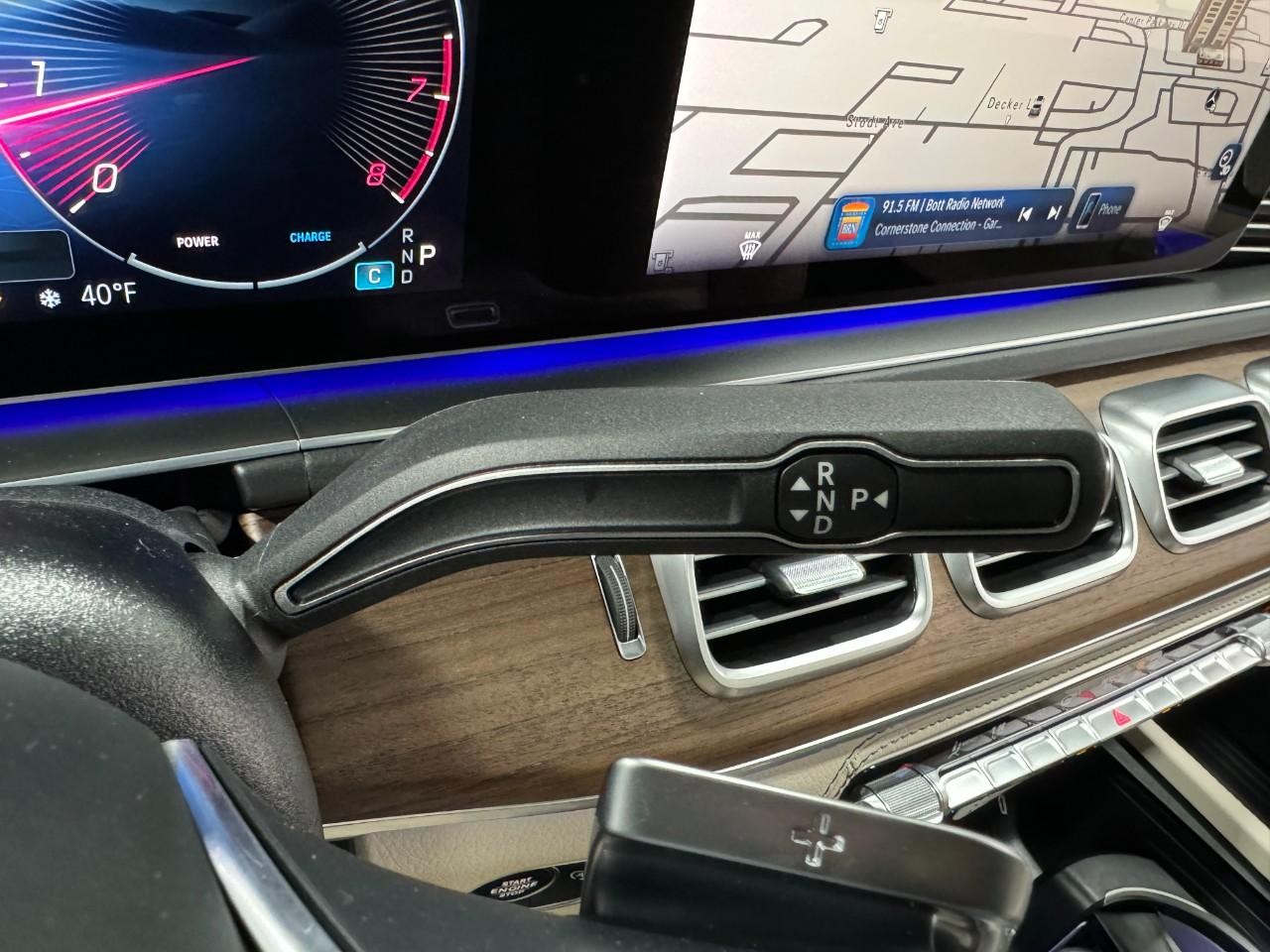 Mercedes-Benz GLE Vehicle Full-screen Gallery Image 34