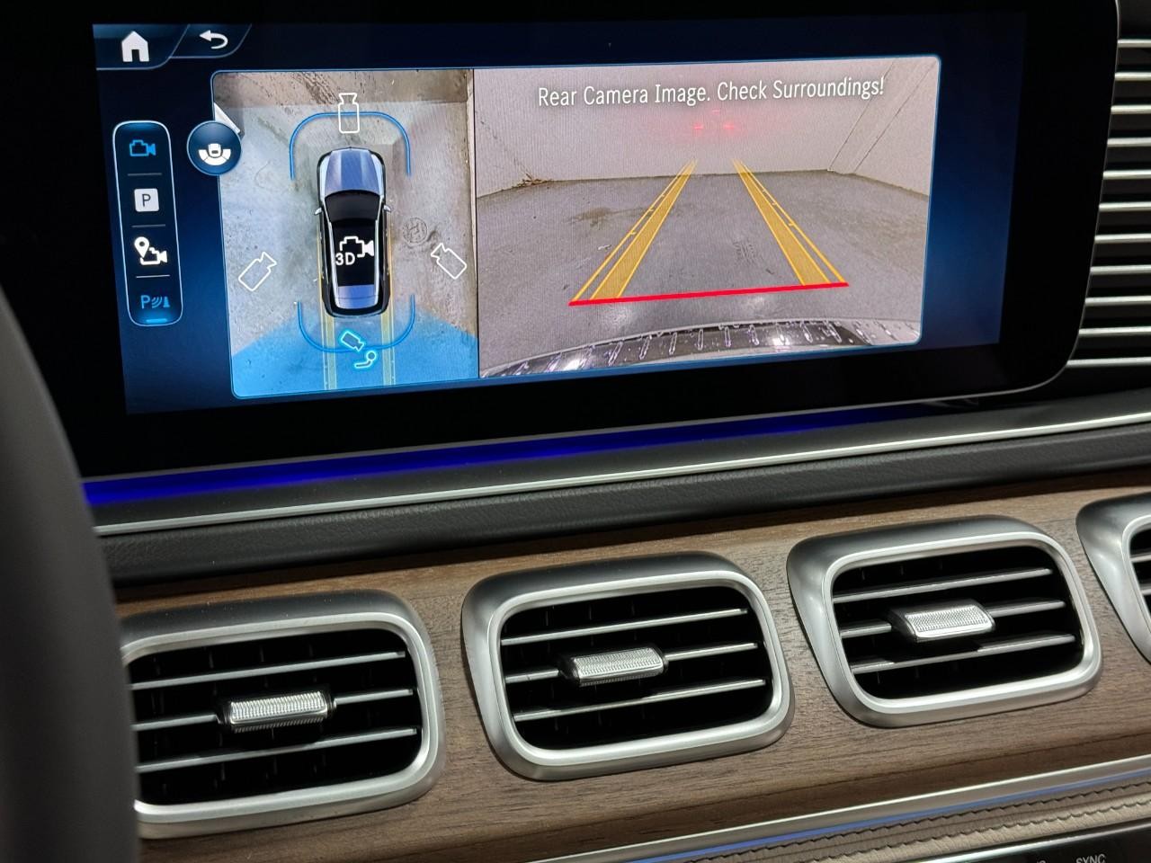 Mercedes-Benz GLE Vehicle Full-screen Gallery Image 35