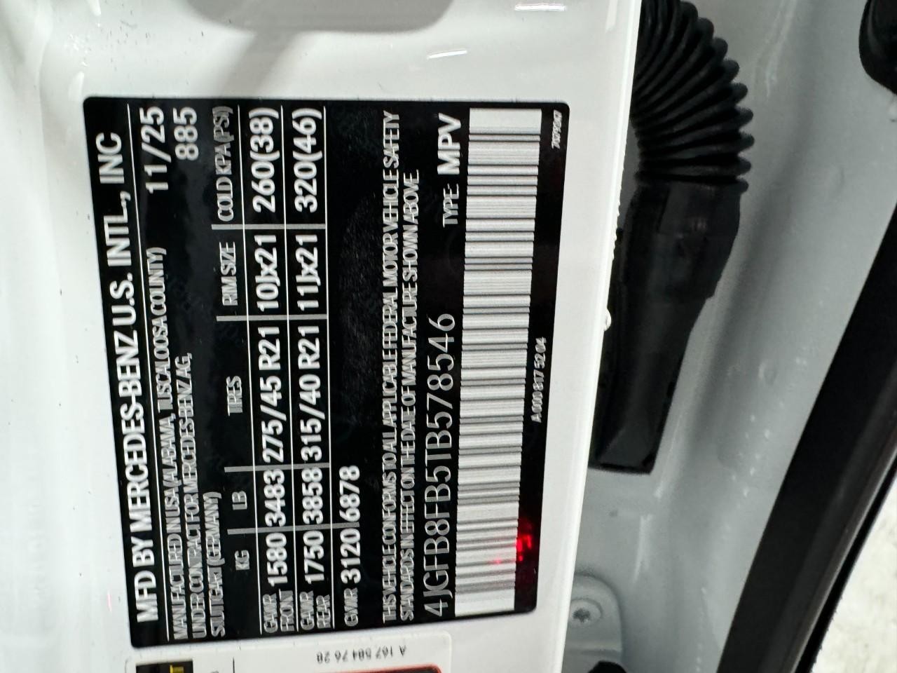 Mercedes-Benz GLE Vehicle Full-screen Gallery Image 36