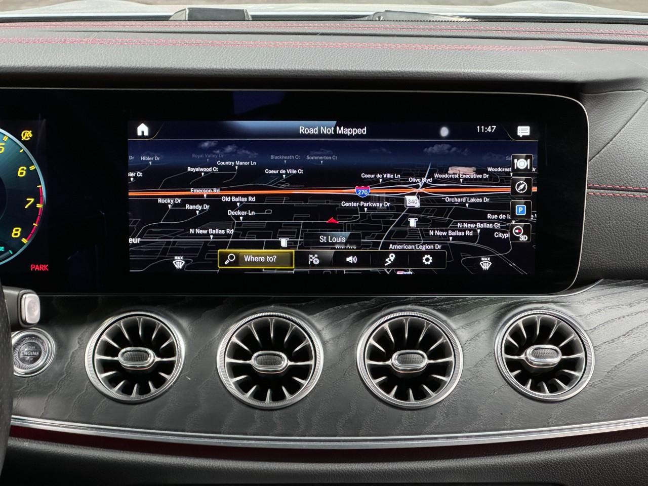 Mercedes-Benz E-Class Vehicle Full-screen Gallery Image 13