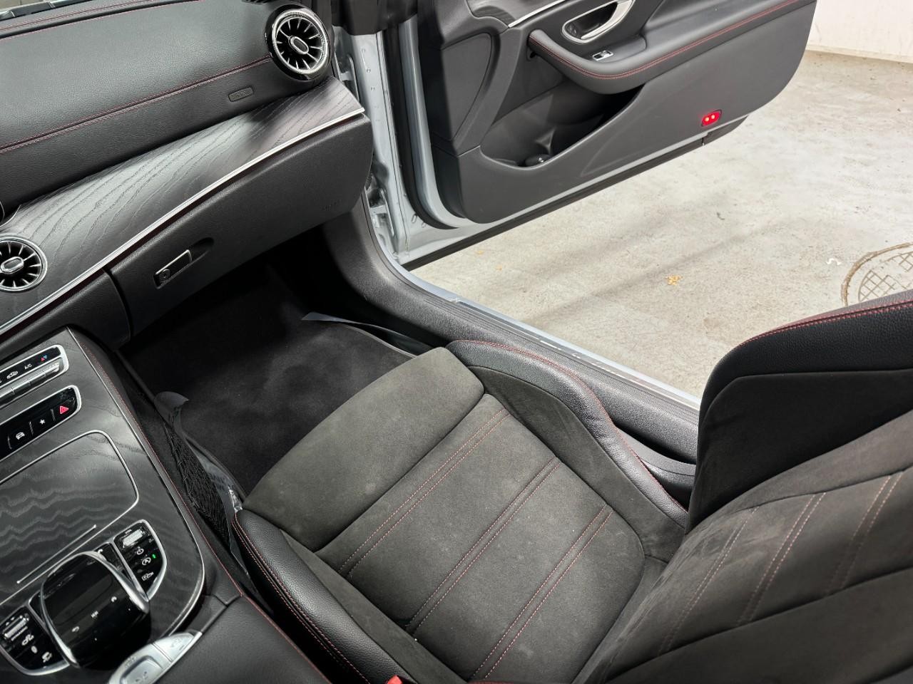 Mercedes-Benz E-Class Vehicle Full-screen Gallery Image 15