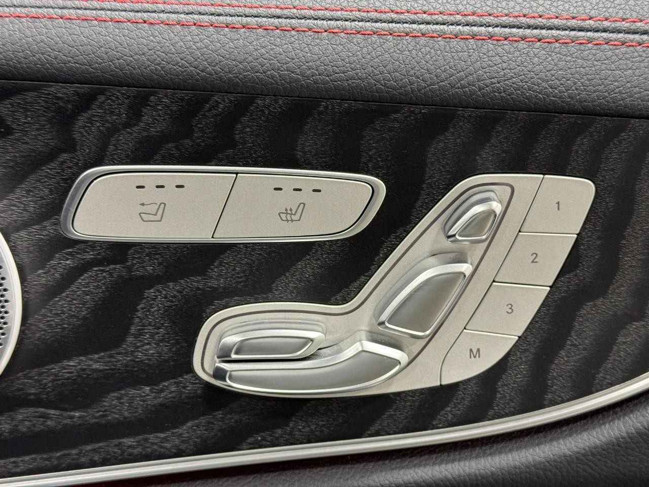 Mercedes-Benz E-Class Vehicle Full-screen Gallery Image 19