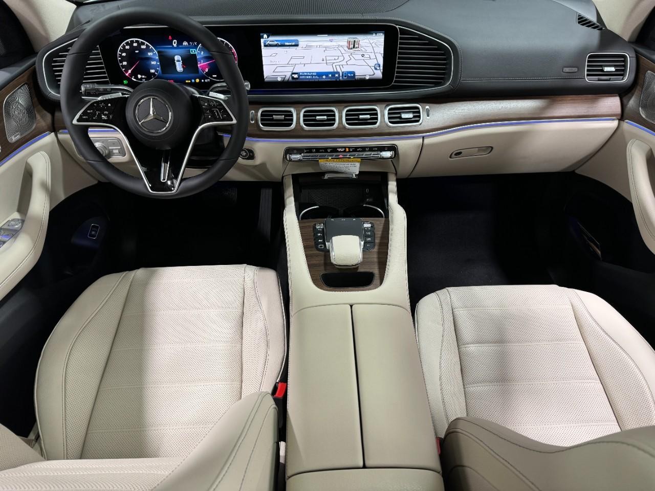 Mercedes-Benz GLE Vehicle Full-screen Gallery Image 12