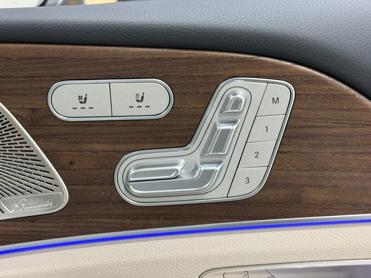 Mercedes-Benz GLE Vehicle Full-screen Gallery Image 21