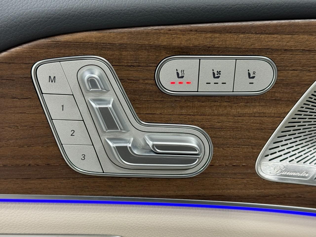 Mercedes-Benz GLE Vehicle Full-screen Gallery Image 25