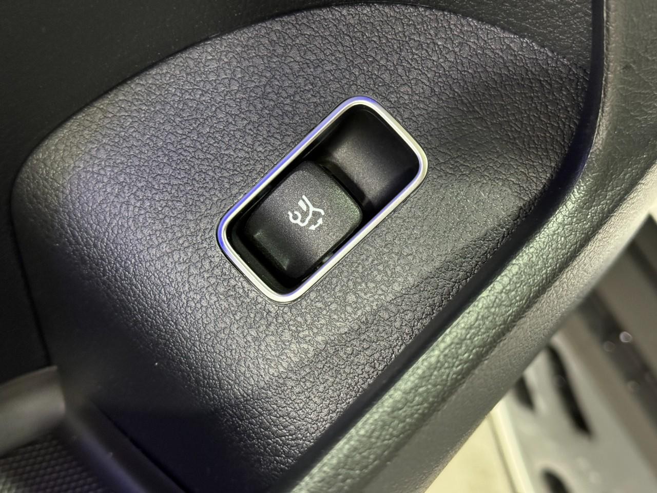 Mercedes-Benz GLE Vehicle Full-screen Gallery Image 28