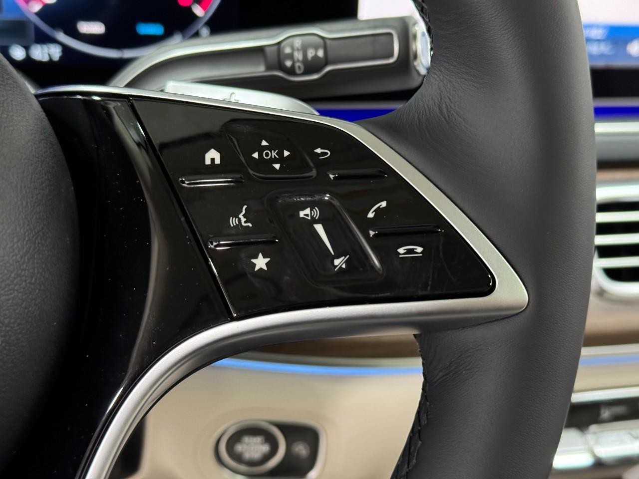 Mercedes-Benz GLE Vehicle Full-screen Gallery Image 34