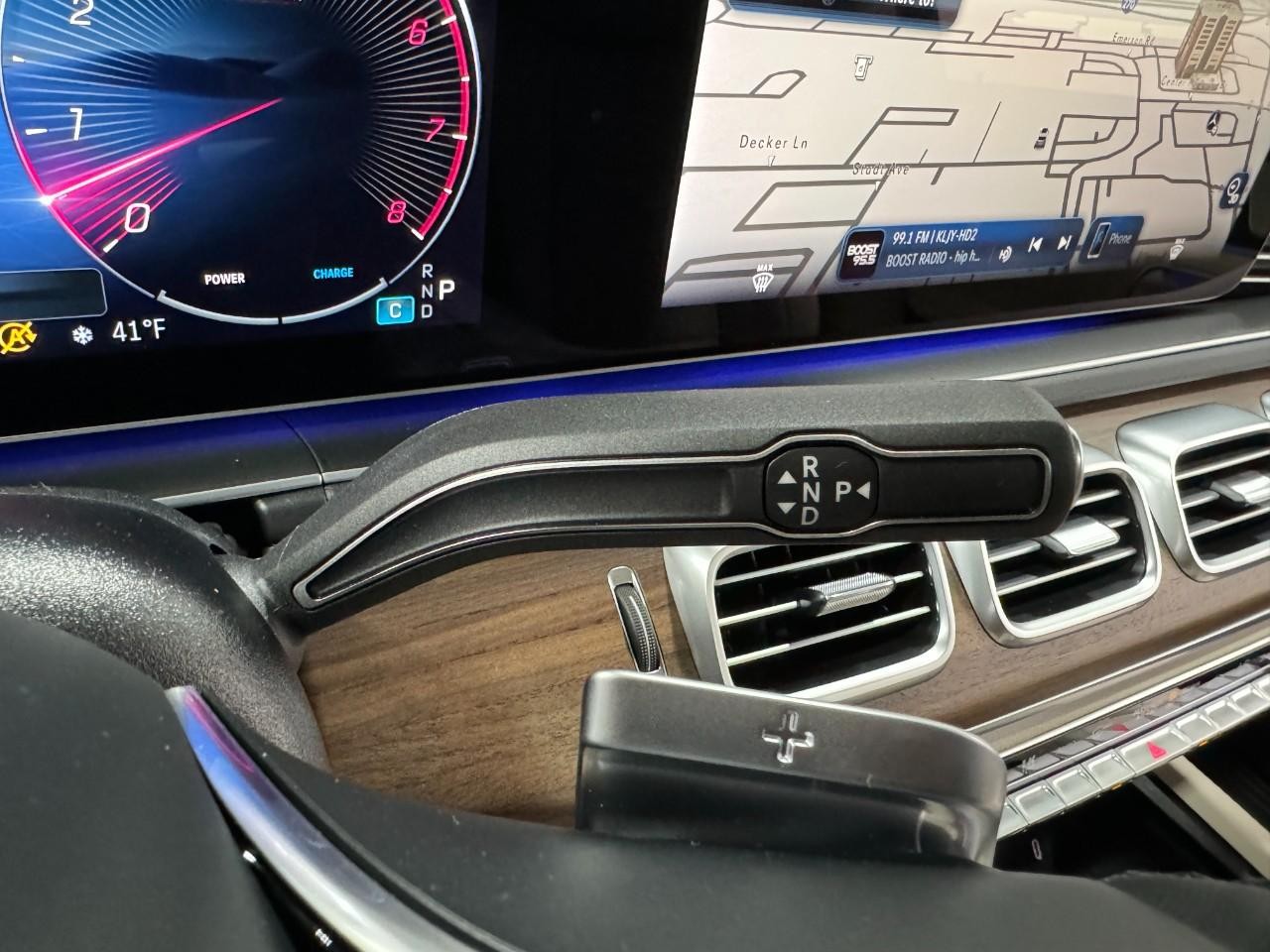 Mercedes-Benz GLE Vehicle Full-screen Gallery Image 36