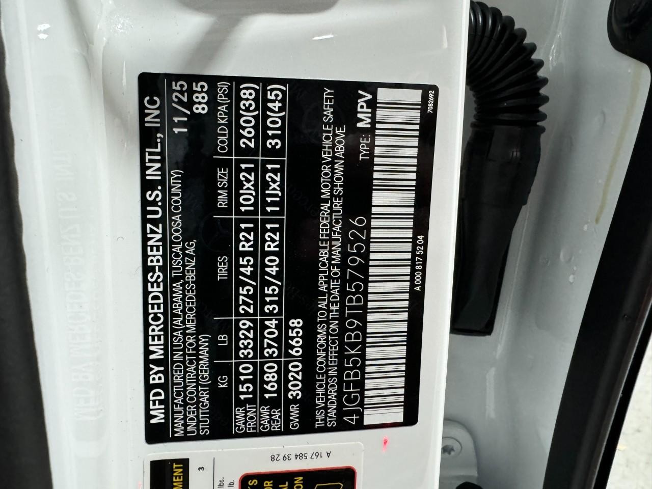 Mercedes-Benz GLE Vehicle Full-screen Gallery Image 38