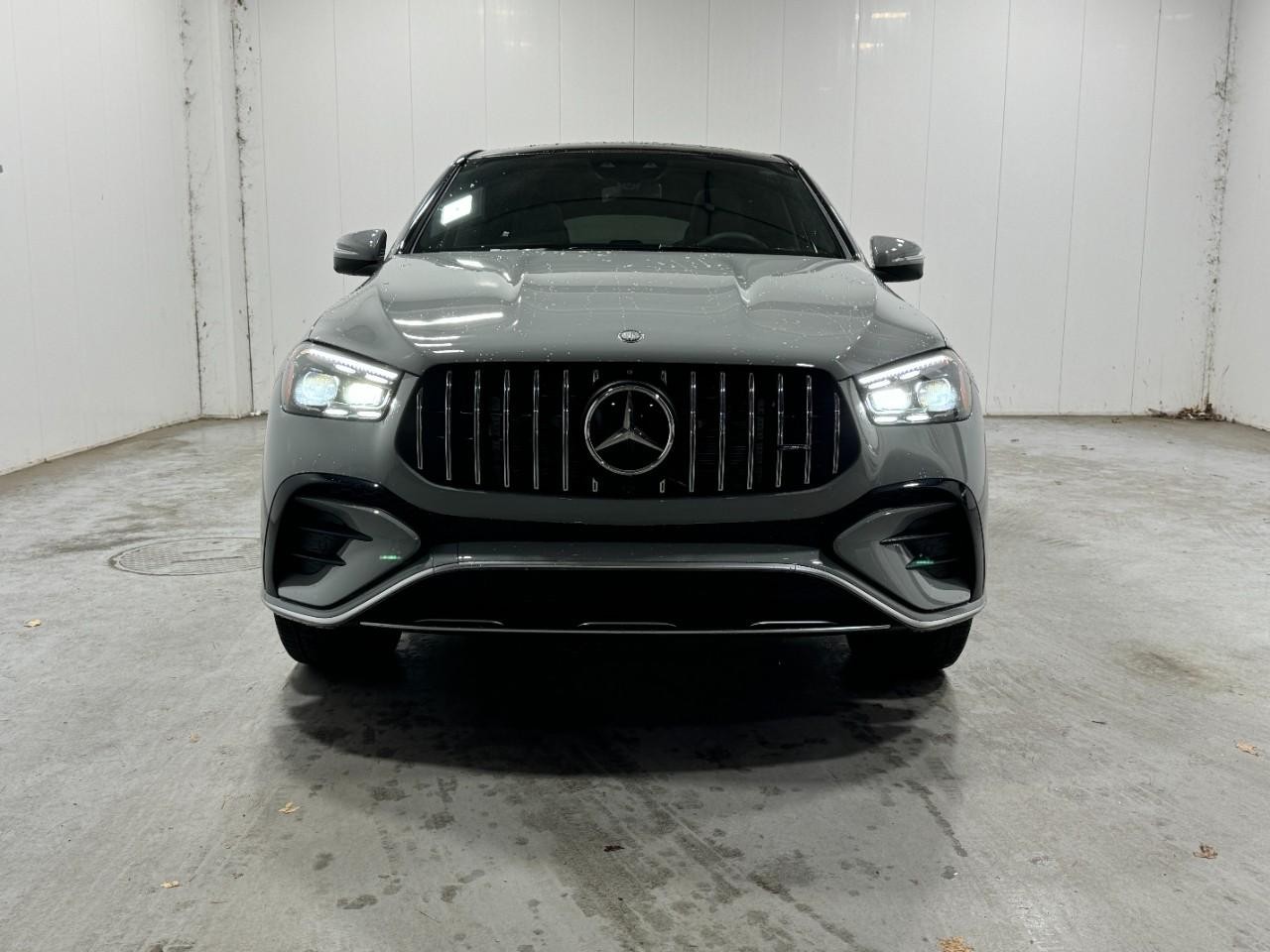 Mercedes-Benz GLE Vehicle Full-screen Gallery Image 7