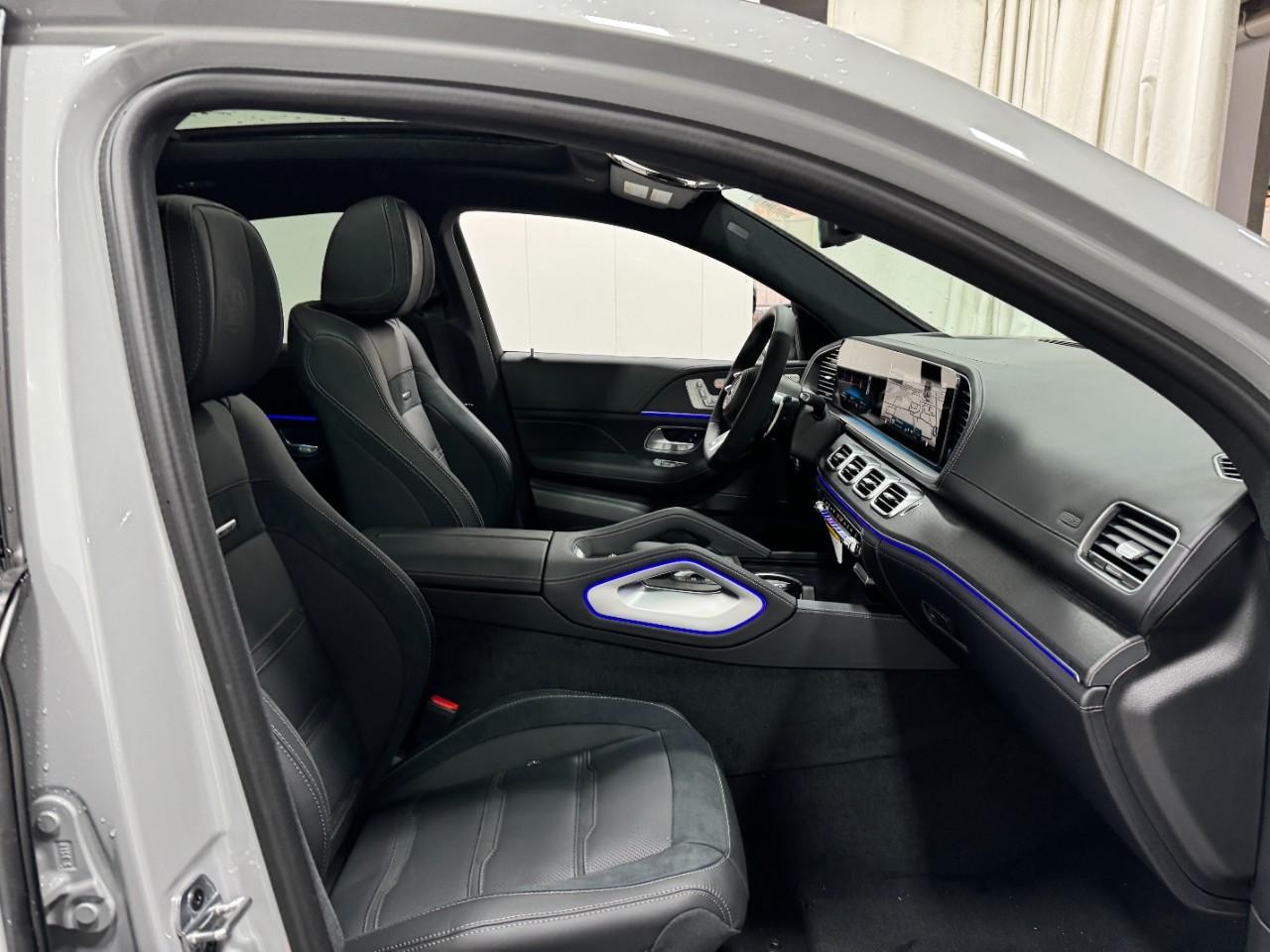 Mercedes-Benz GLE Vehicle Full-screen Gallery Image 18