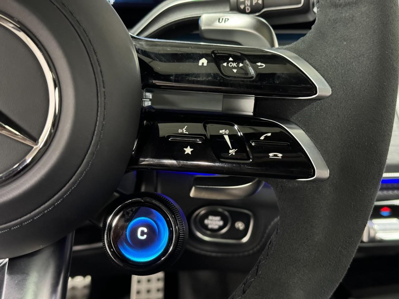 Mercedes-Benz GLE Vehicle Full-screen Gallery Image 32