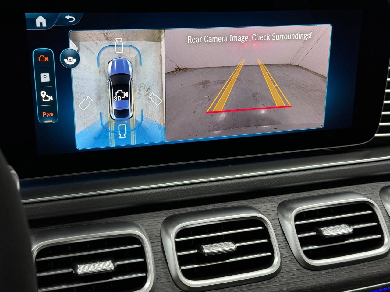 Mercedes-Benz GLE Vehicle Full-screen Gallery Image 35