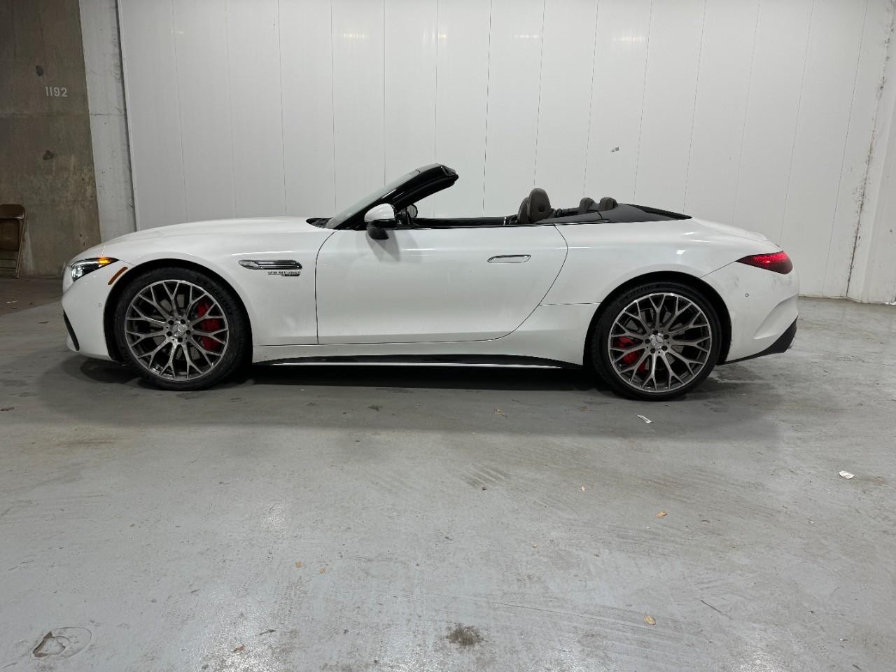 Mercedes-Benz SL Vehicle Full-screen Gallery Image 2