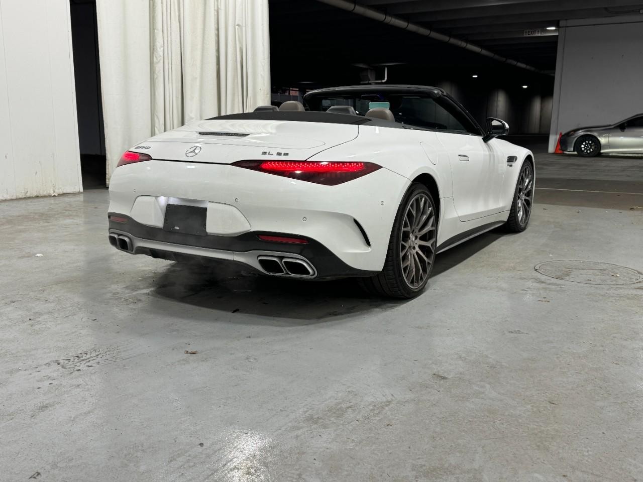 Mercedes-Benz SL Vehicle Full-screen Gallery Image 4