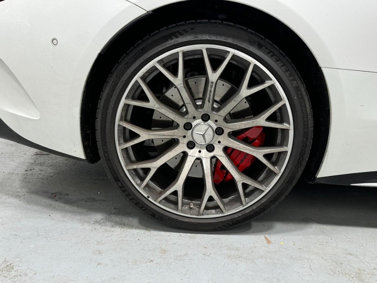 Mercedes-Benz SL Vehicle Full-screen Gallery Image 5