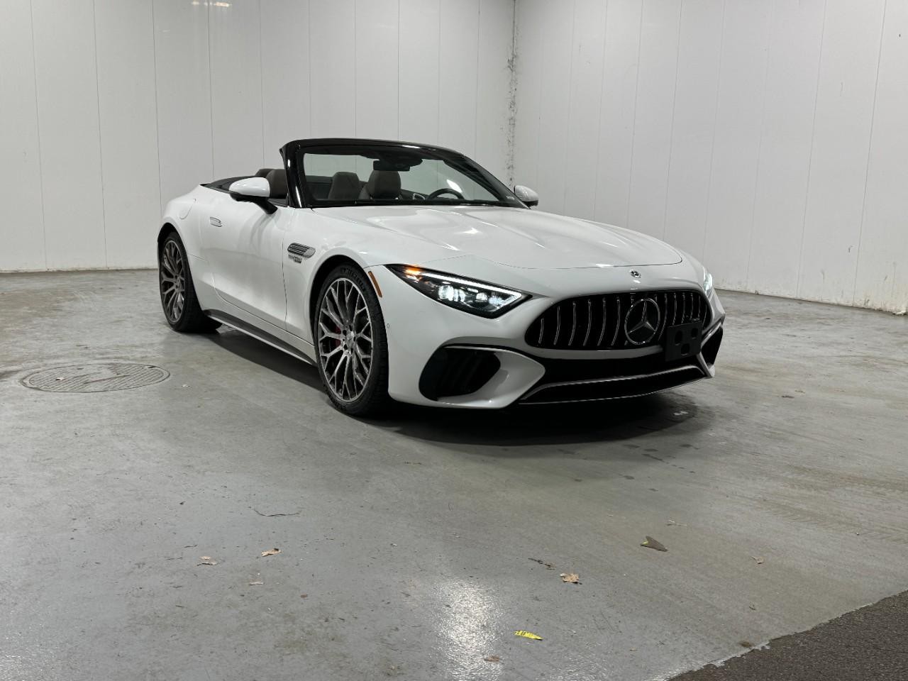 Mercedes-Benz SL Vehicle Full-screen Gallery Image 6