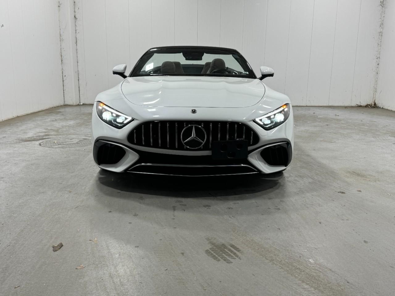 Mercedes-Benz SL Vehicle Full-screen Gallery Image 7