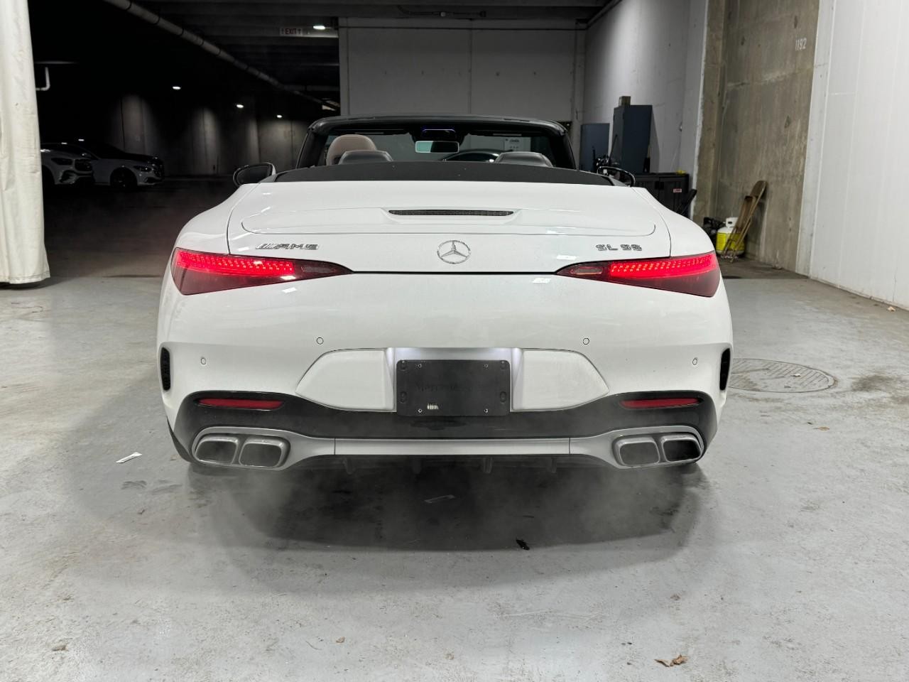 Mercedes-Benz SL Vehicle Full-screen Gallery Image 9