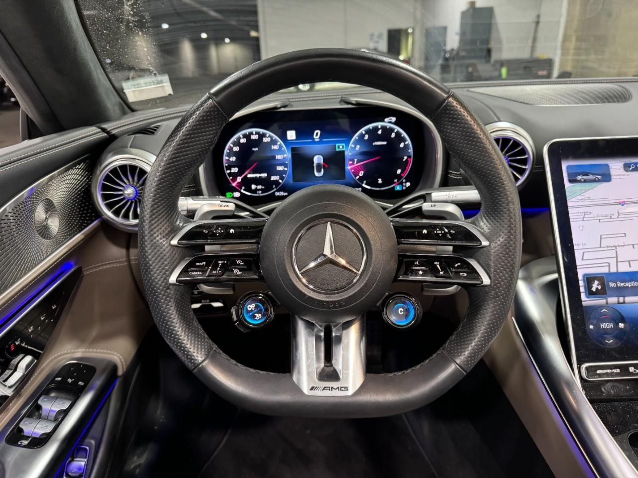 Mercedes-Benz SL Vehicle Full-screen Gallery Image 12