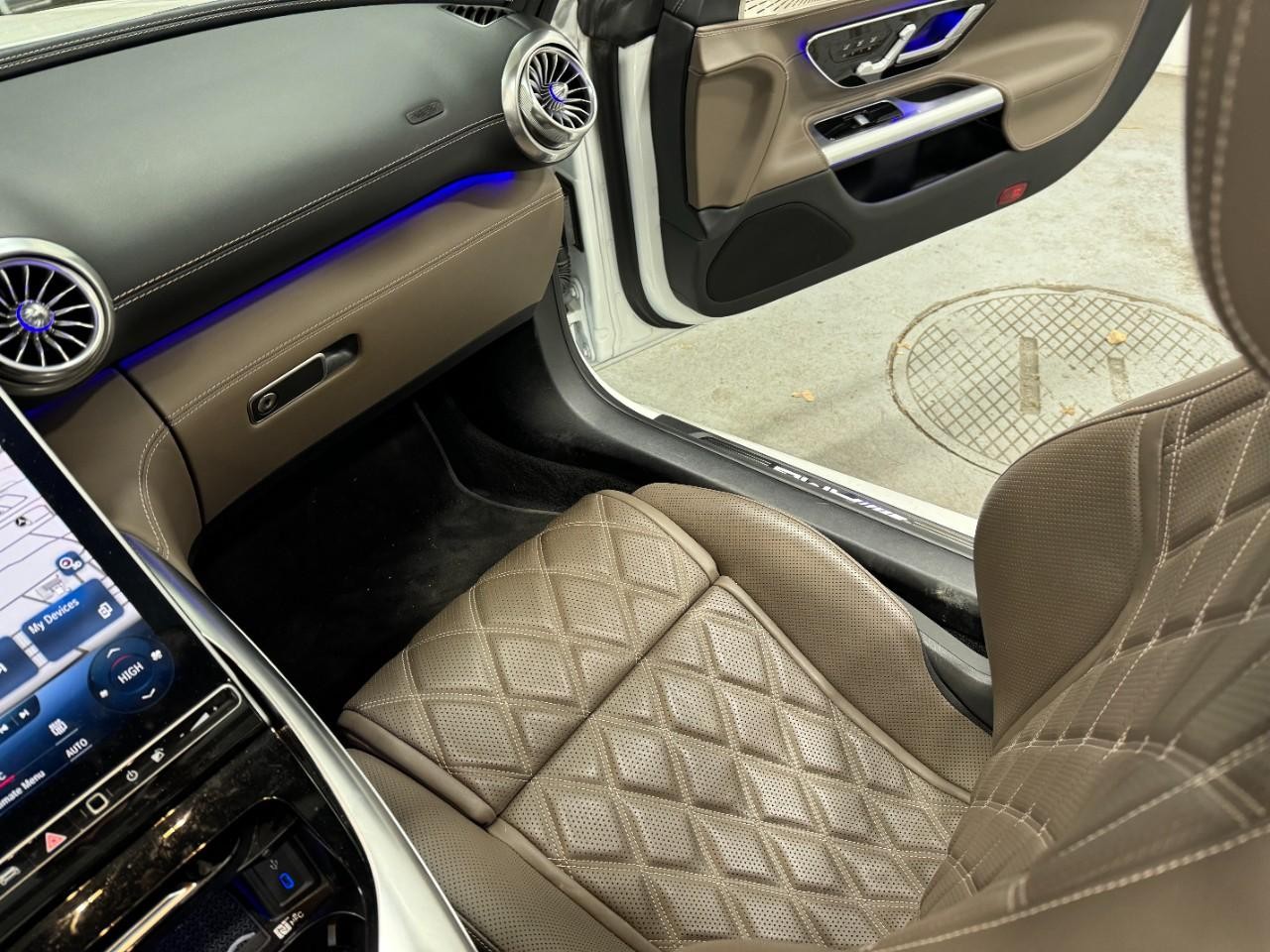 Mercedes-Benz SL Vehicle Full-screen Gallery Image 14