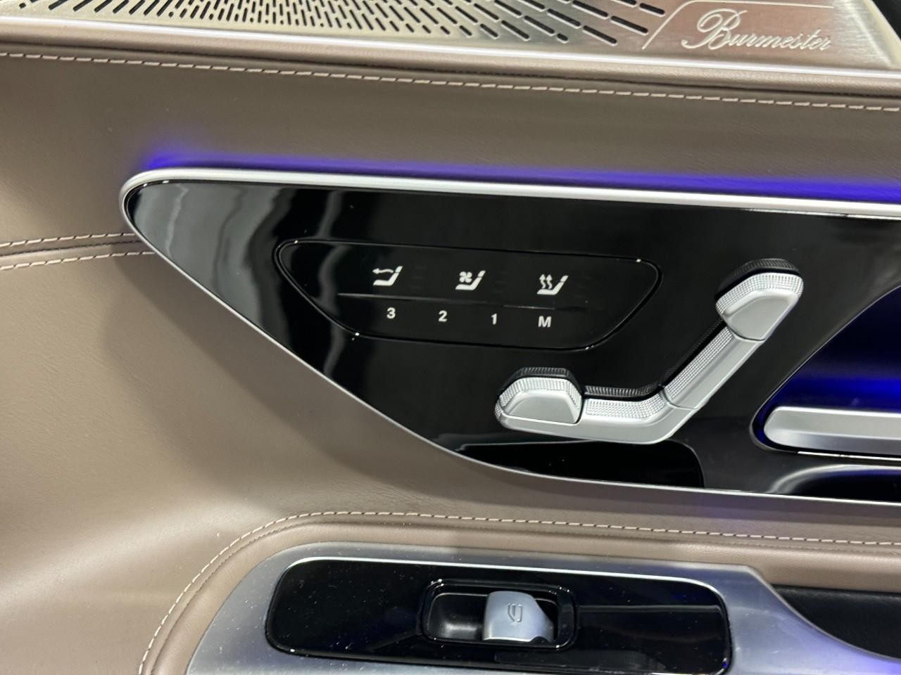 Mercedes-Benz SL Vehicle Full-screen Gallery Image 17